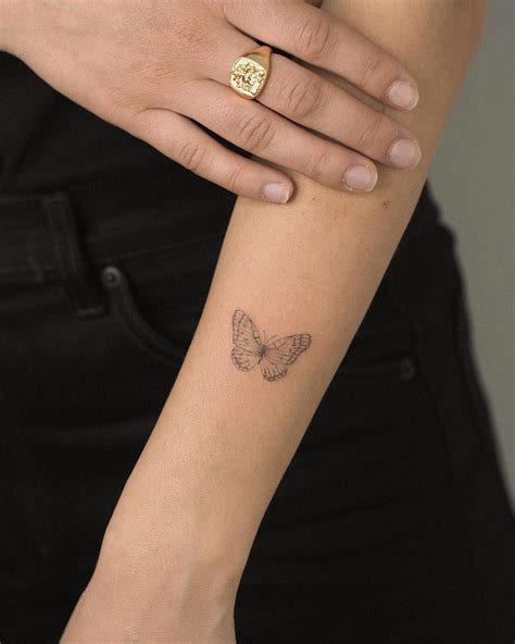 tatuajes en el ante brazo mujer|tatuajes del brazo mujer.